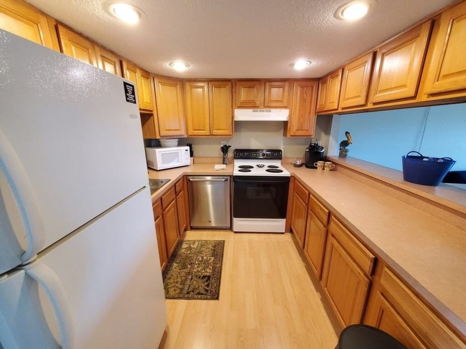 Condo, 2 Bedrooms | Private kitchen