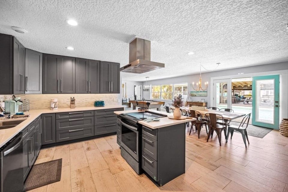 House, 5 Bedrooms | Private kitchen