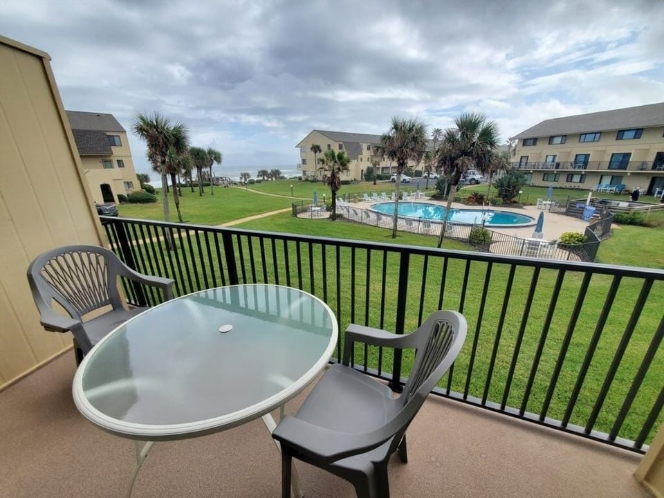 Condo, 2 Bedrooms | Outdoor dining