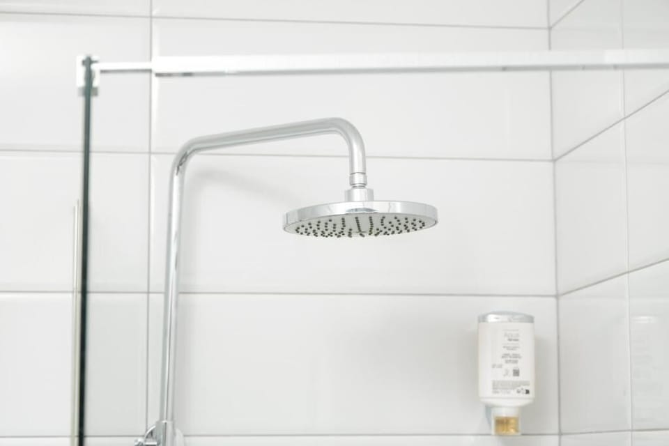 Basic Single Room, City View | Bathroom | Shower, free toiletries, hair dryer, towels