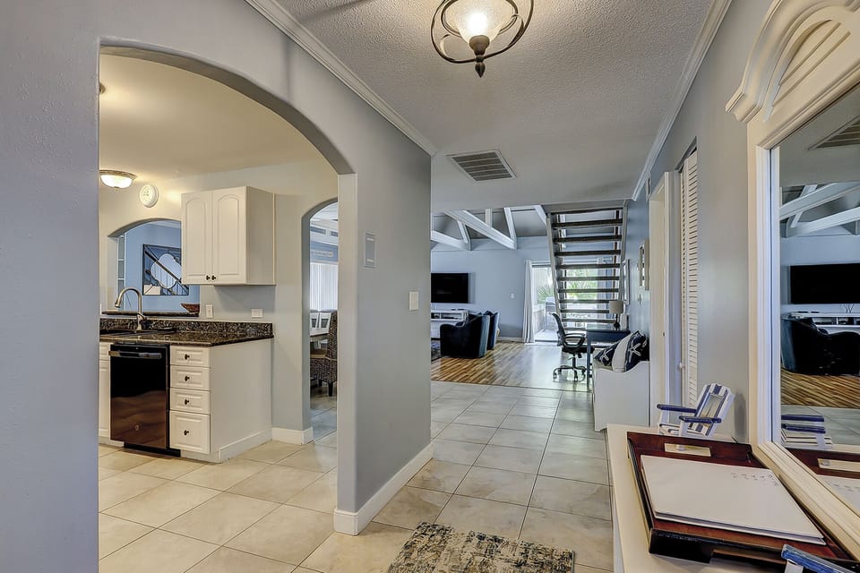 Entry/Kitchen