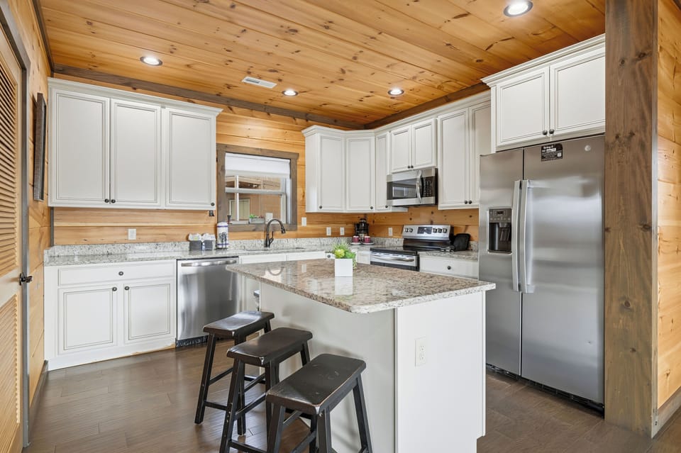 Fully stocked kitchen for family feasts & additional bar seating