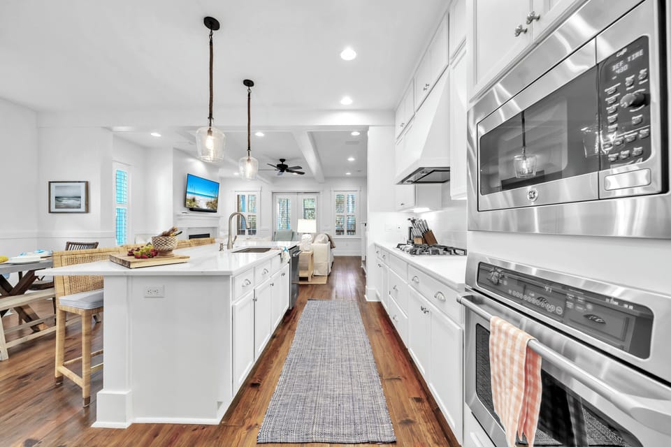 Unwind at the breakfast bar, prepare family favorites in the oven, and enjoy a space that truly feels like the heart of the home.