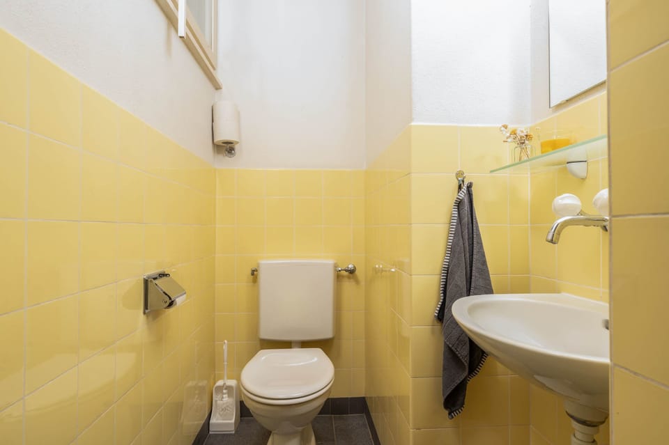 Guest toilet (WC)