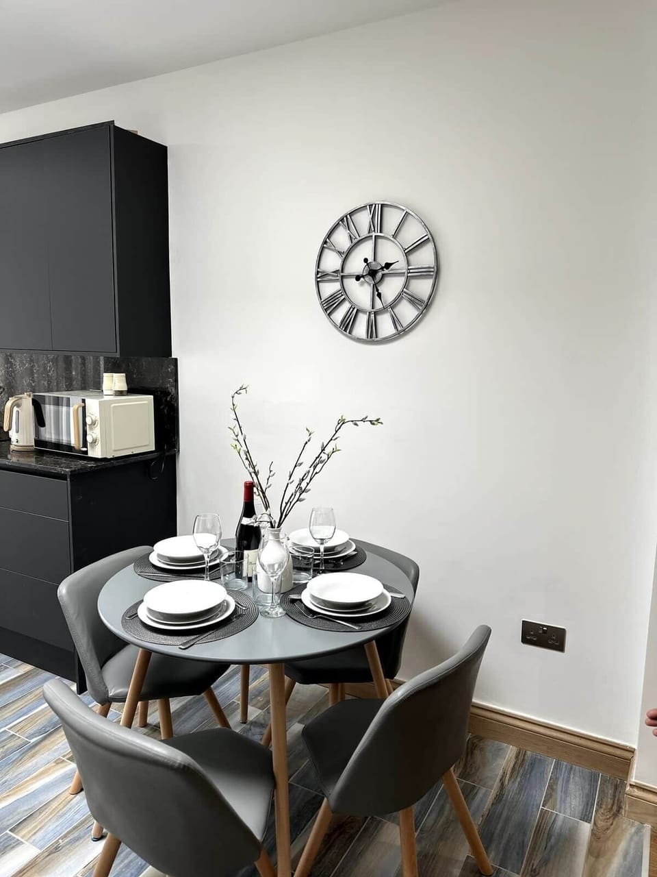 Dining / Restaurant