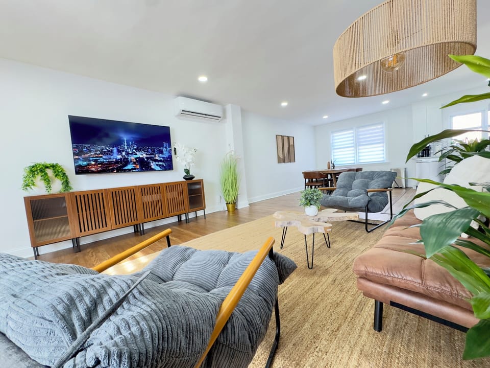 Comfortable living room with plush seating, 75" Smart TV, and fast Wifi.

