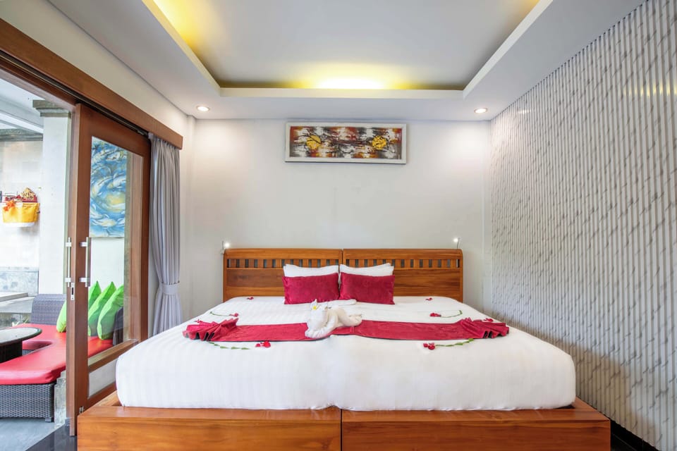 Deluxe Room | Premium bedding, minibar, in-room safe, desk