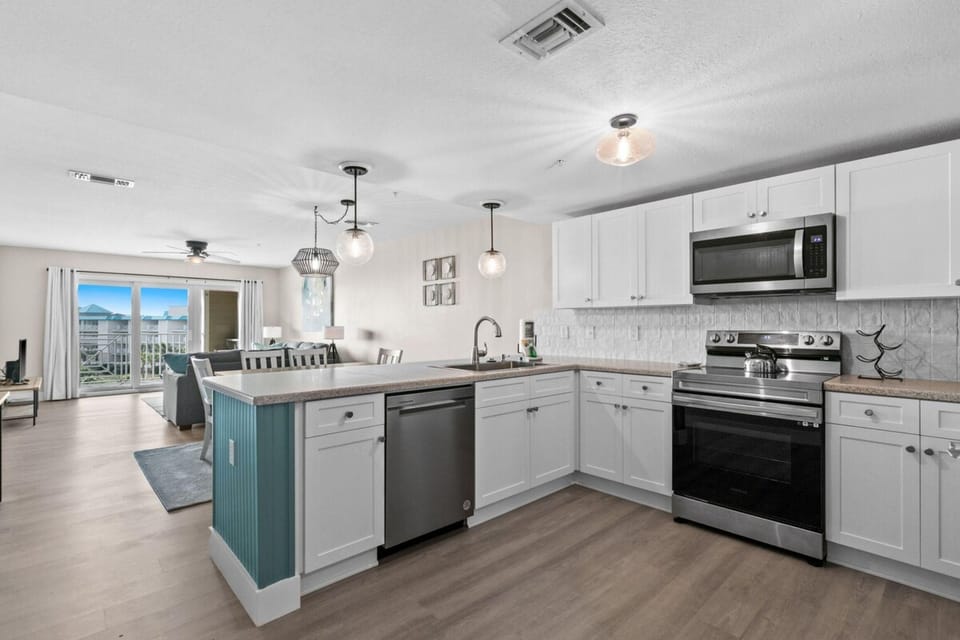 Condo, Multiple Beds (Amalfi Coast 425D) | Private kitchen