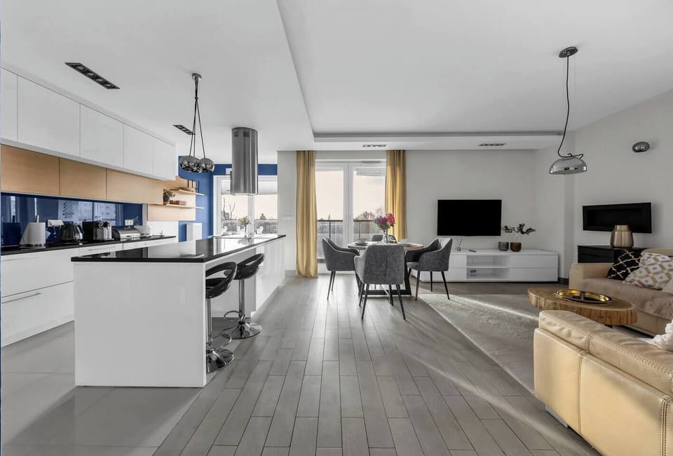 Three-Bedroom, 110m2 Apartment from Prestige Collection | Book Now with RENTUJEMY