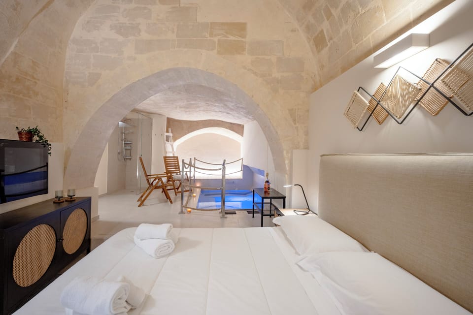 Luxury Double Room | Individually decorated, individually furnished, desk, free WiFi