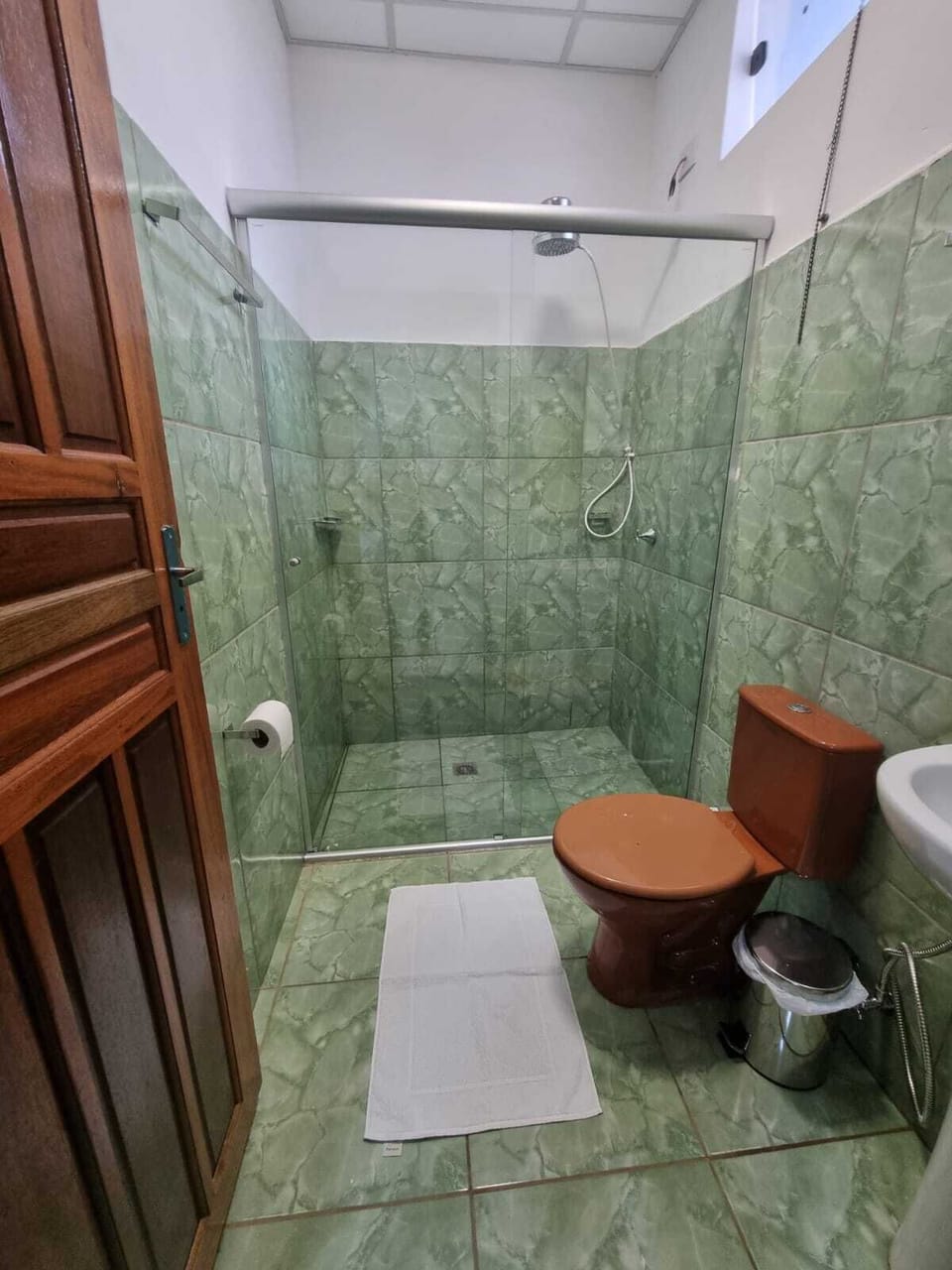 Free toiletries, towels, soap, toilet paper