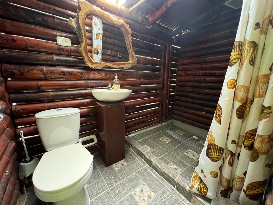 Comfort Double or Twin Room, Lake View | Bathroom