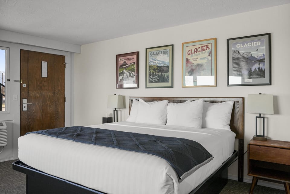 Junior Suite, 1 King Bed, Lake View image 3