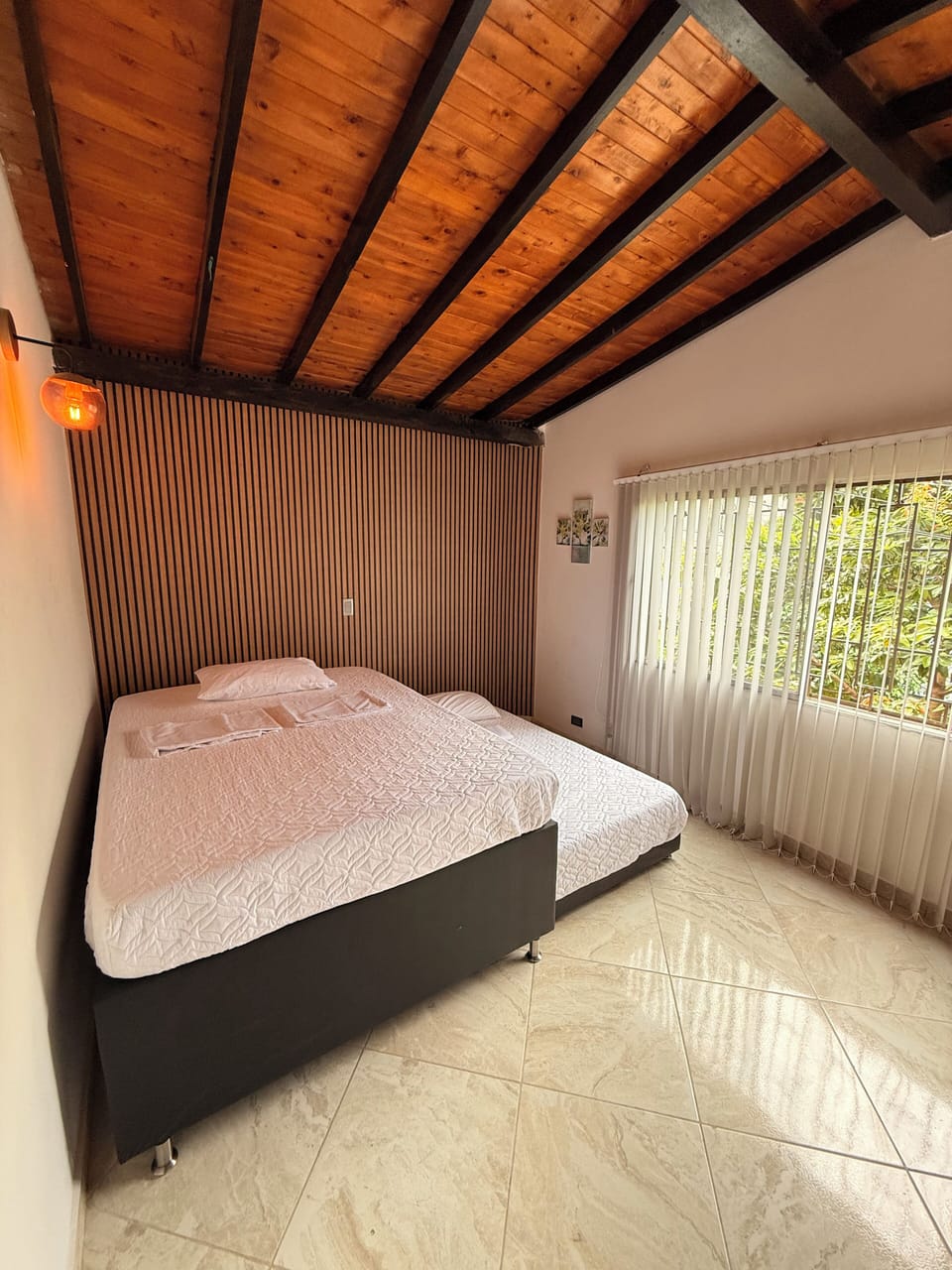 Superior House | Free WiFi, bed sheets