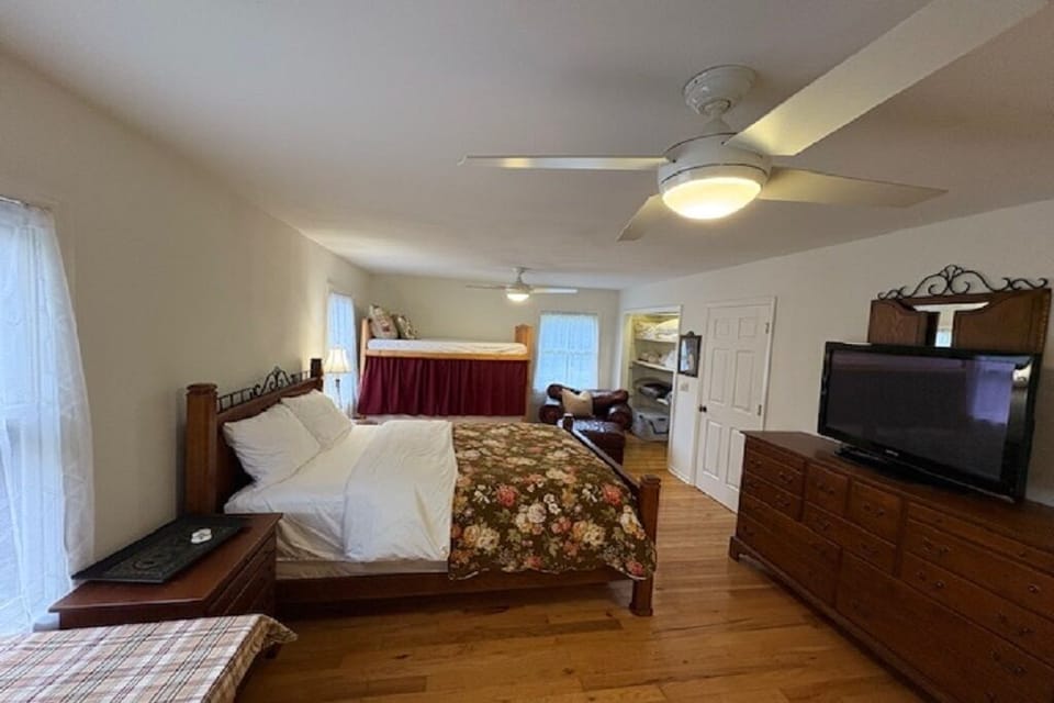Bedroom 2 overview