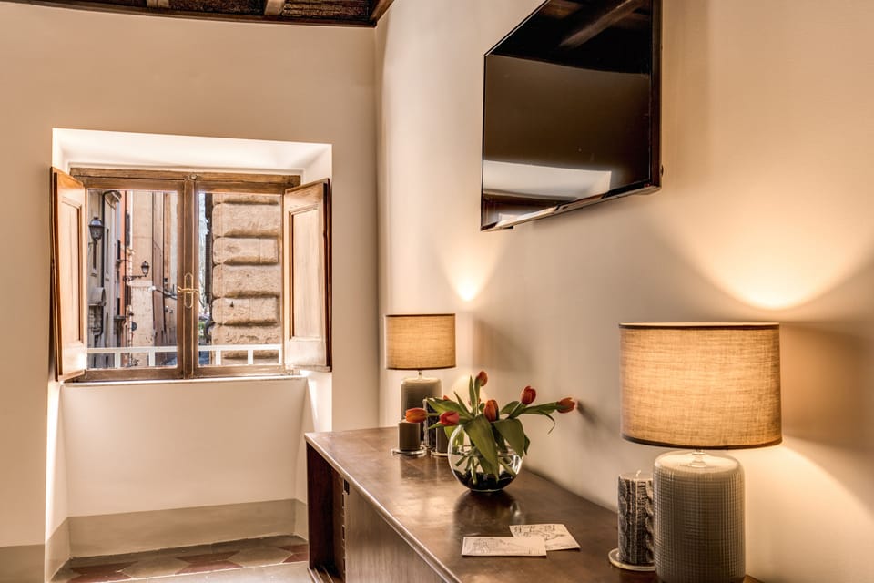 Grand Apartment (Banchi Vecchi) | Living area | 50-inch flat-screen TV with satellite channels, TV, Netflix
