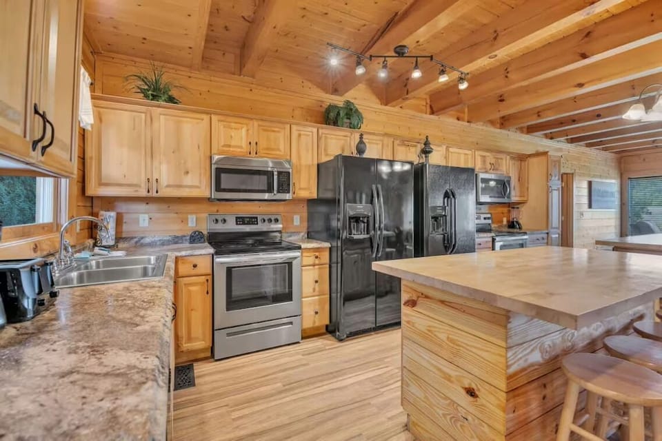 two fridges, two stoves two dishwashers and a fully stocked kitchen. A chef's dream! 