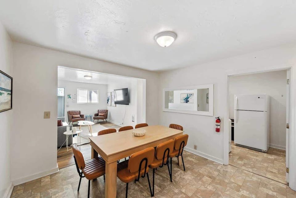 #StayinMyDistrict #BookDirect