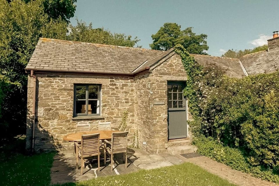 A charming cottage with private garden, outdoor furniture and BBQ. 