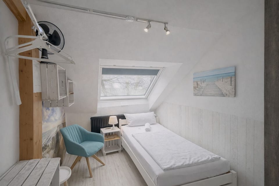 Basic Single Room | Desk, laptop workspace, free WiFi