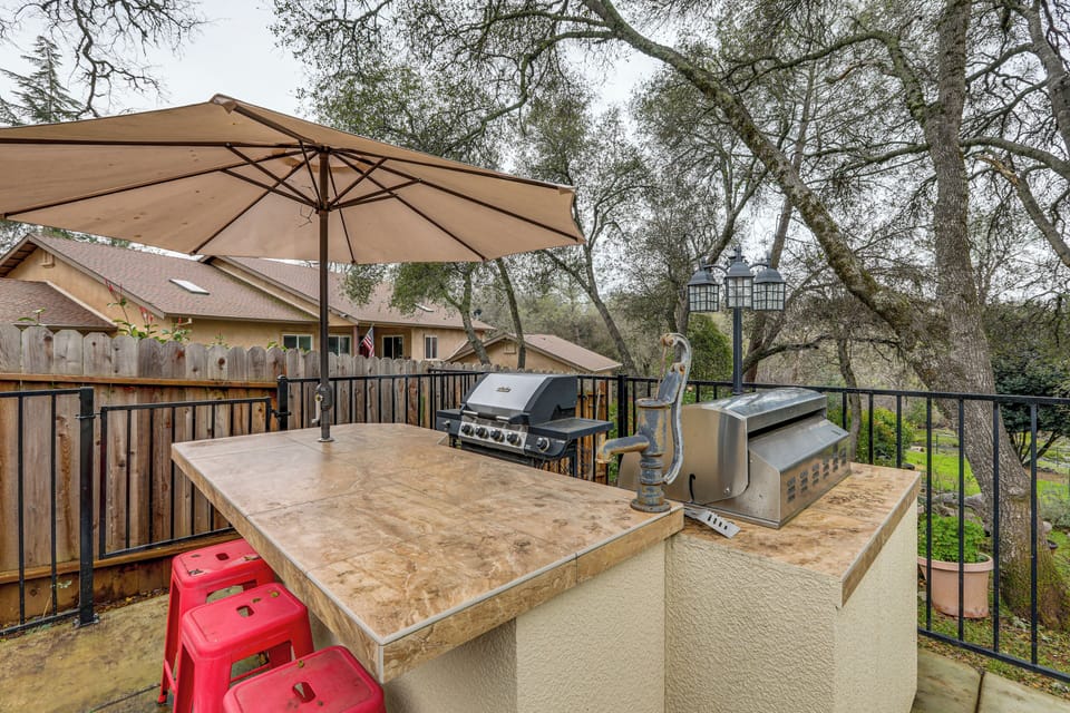 Grilling Area | Mini Fridge