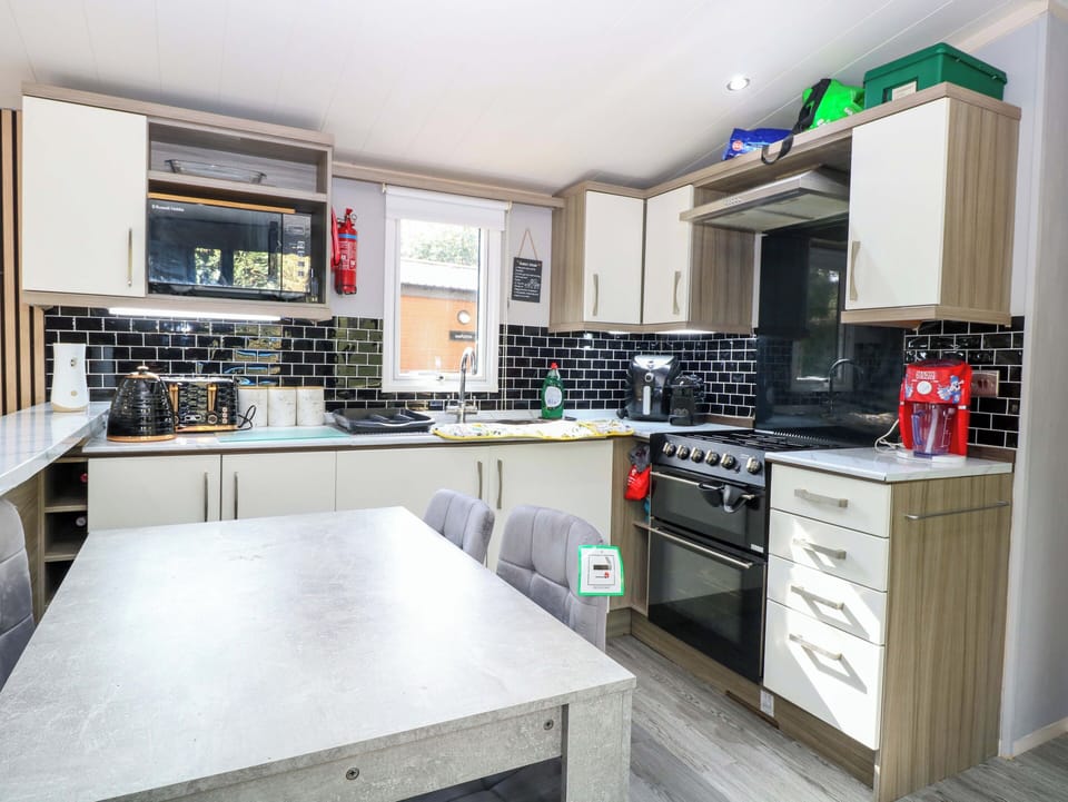 Cottage | Private kitchen | Cookware/dishes/utensils