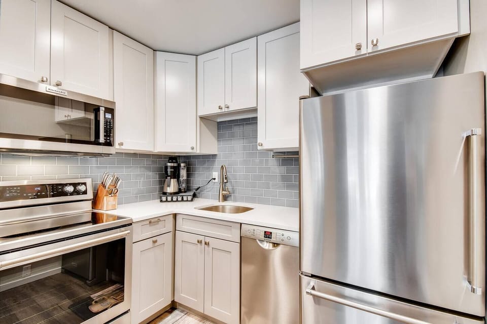 Kitchen, fully equipped with Fridge/Freezer, Dishwasher, Keurig, Oven and Microwave, pots and pans, dishes, utensils, etc