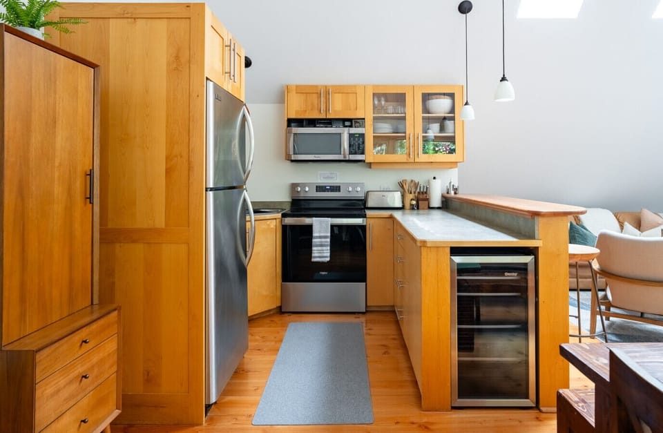 Kitchen - full sized appliances