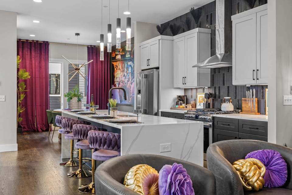 Kitchen 1: Fully Stocked, Gourmet Kitchen with Island Seating