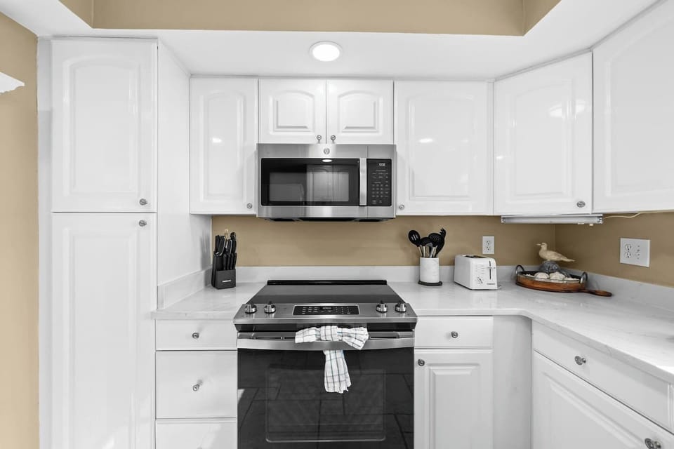 Modern kitchen space featuring essential appliances, storage cabinets, and a practical layout for comfortable meal preparation.