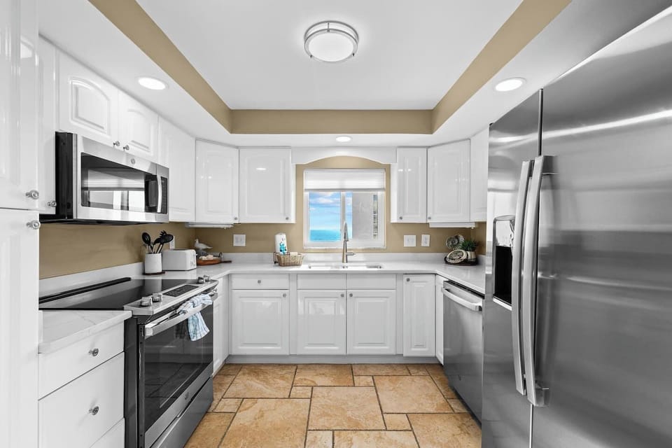 Fully equipped kitchen designed for convenience, making it easy to prepare meals and enjoy home-style cooking during your stay.