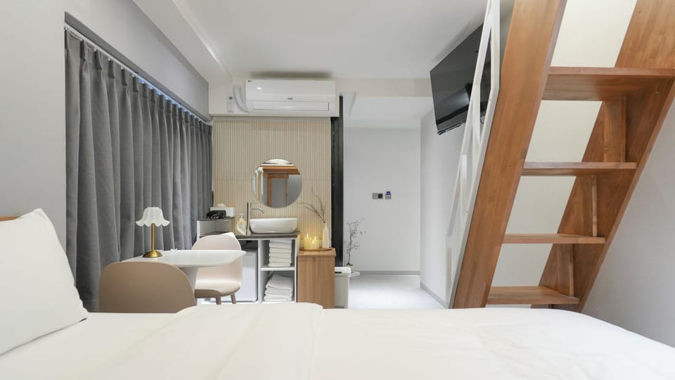 Family Triple Room | Laptop workspace, soundproofing, free WiFi