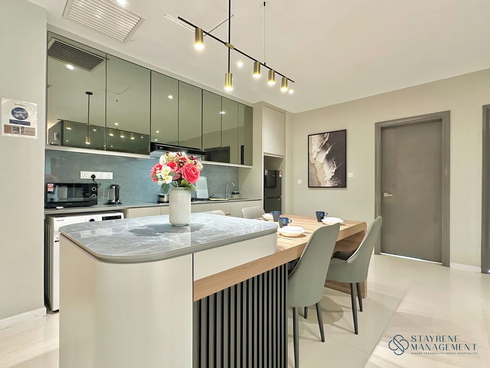 Deluxe Apartment, 3 Bedrooms, Balcony, City View | Private kitchen | Electric kettle