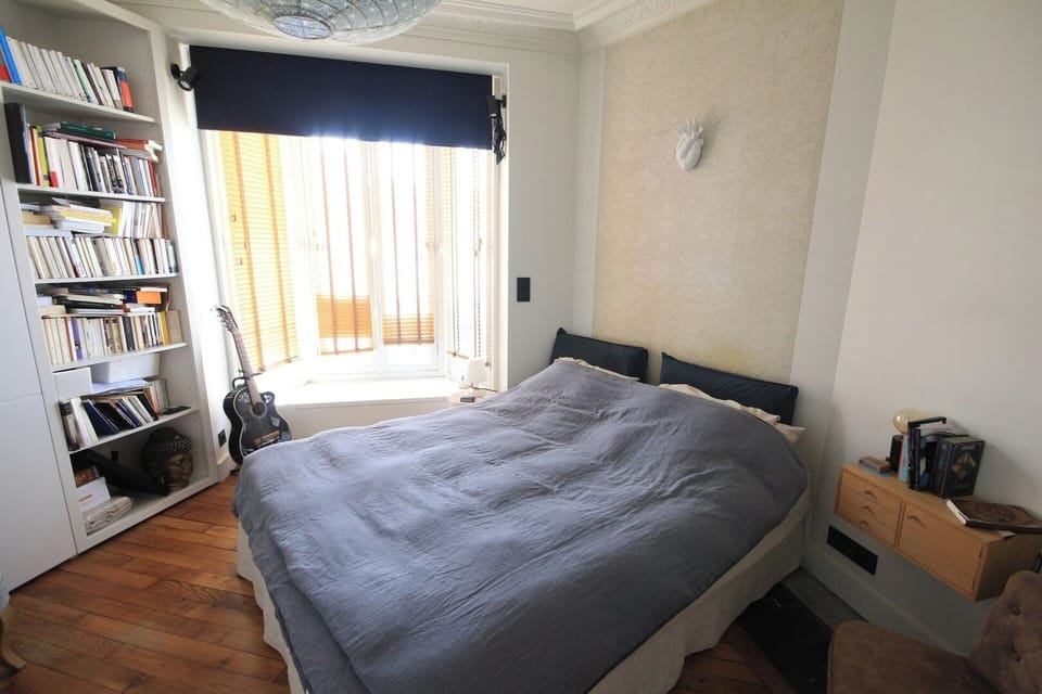 King bed sleep-in-paris