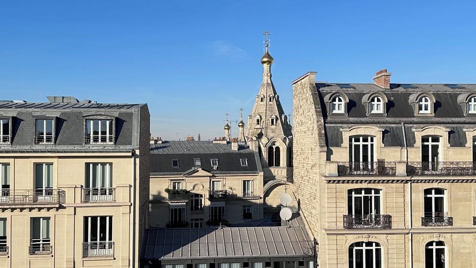Vue exceptionnelle sur l'architecture haussmannienne du quartier Étoile