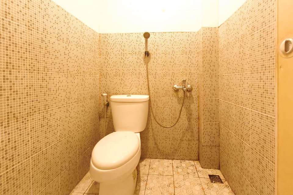 Standard Room | Bathroom | Free toiletries, bidet, towels, soap