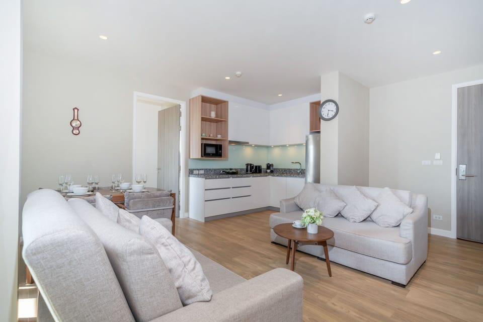 Deluxe Apartment, 2 Bedrooms, Balcony | Living room | 55-inch Smart TV with cable channels