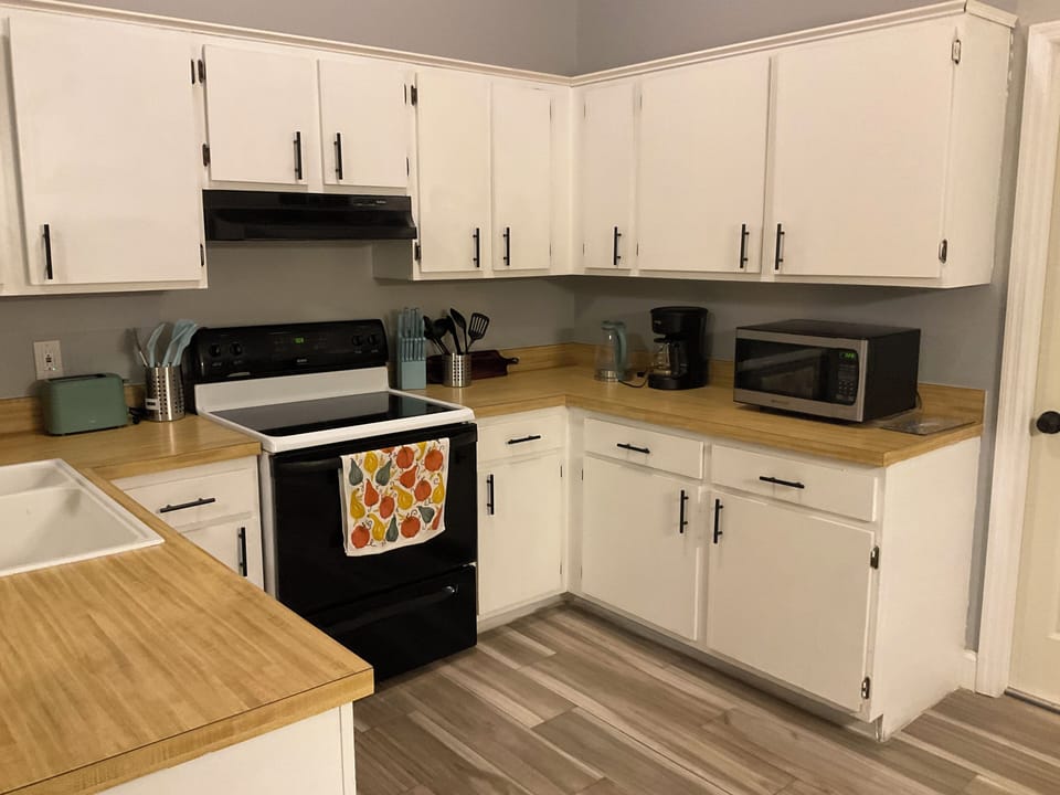 Full kitchen