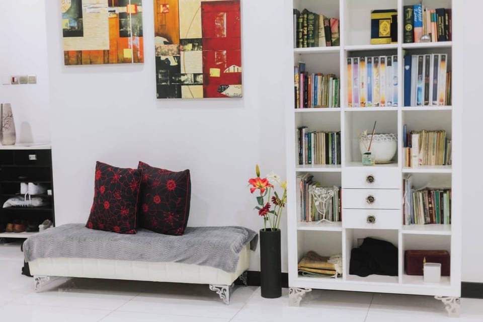 House (6 Bedrooms) | Interior