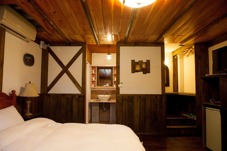 Classic Double Room | Individually decorated, individually furnished, desk, soundproofing