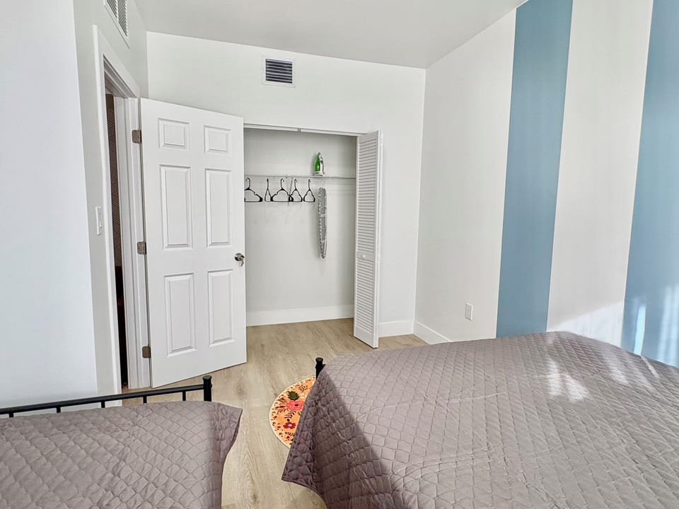 Open closet perfect for double beds for family and friends # Soft sunlight.✨