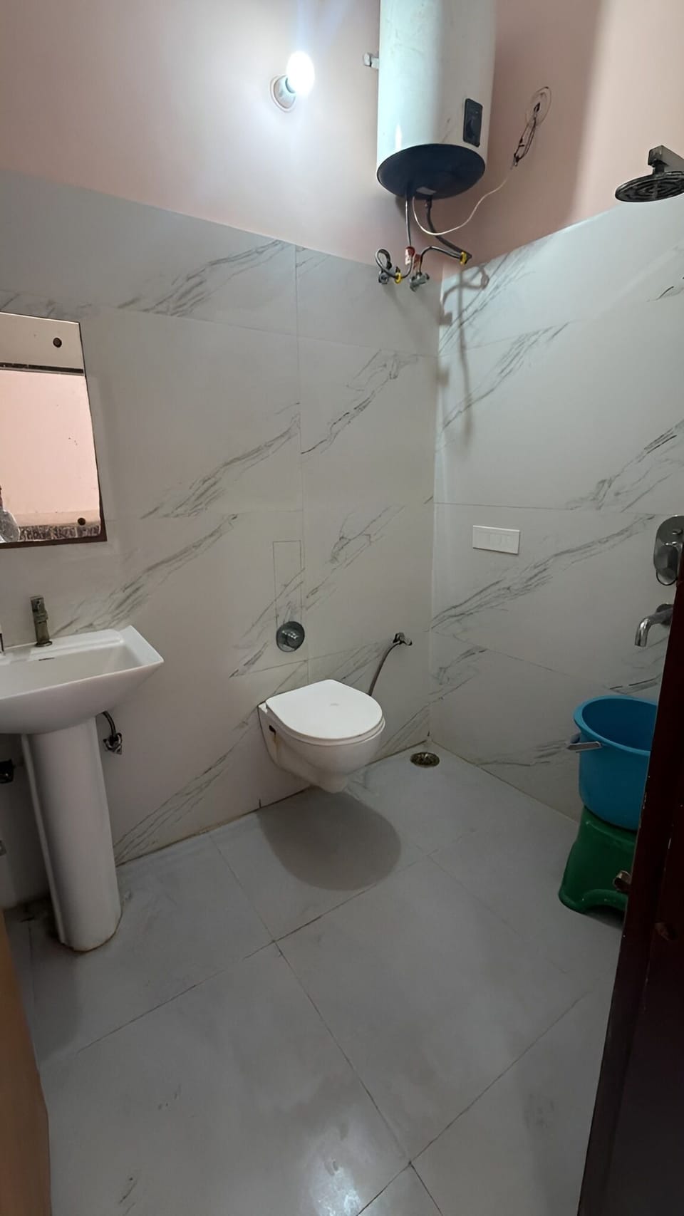 Double Room | Bathroom | Shower, towels, soap