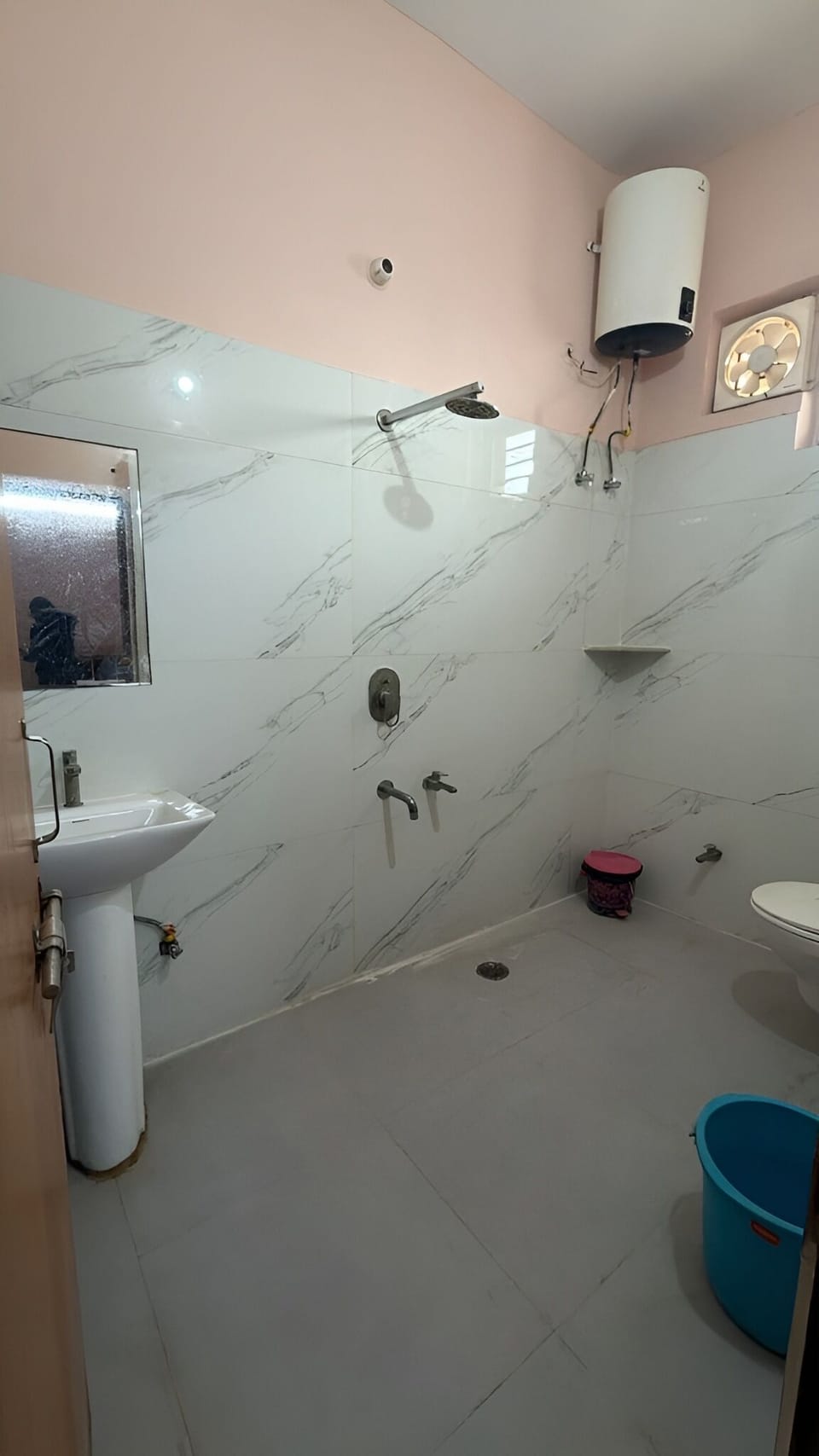 Quadruple Room | Bathroom | Shower, towels, soap