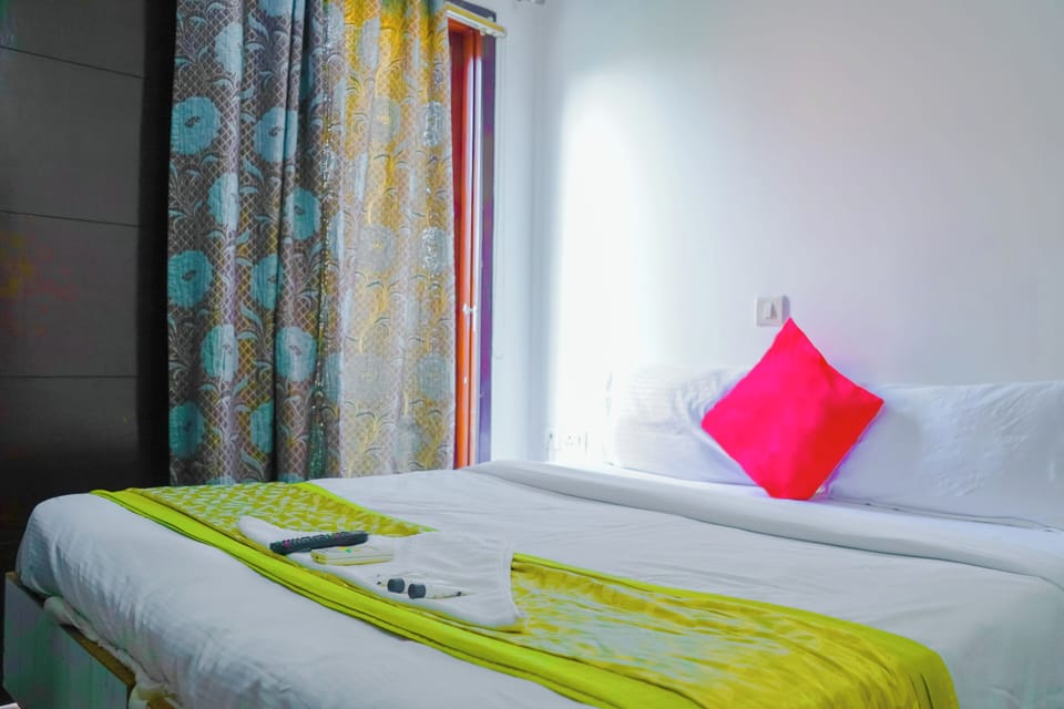Deluxe Double Room, Balcony | Desk, free WiFi, bed sheets