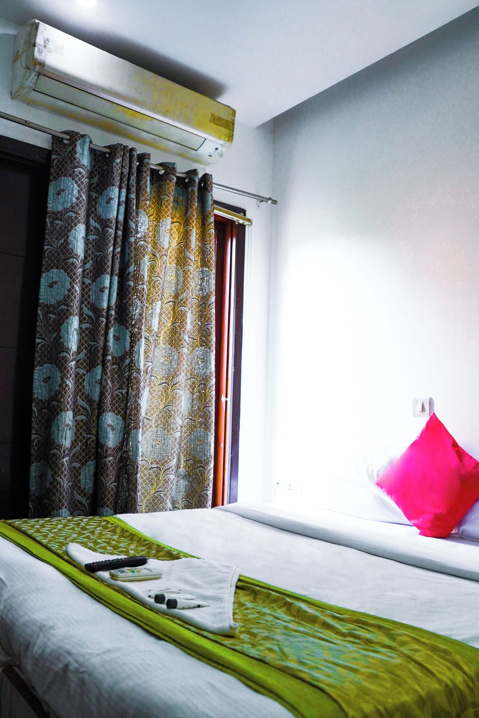 Deluxe Double Room, Balcony | Desk, free WiFi, bed sheets