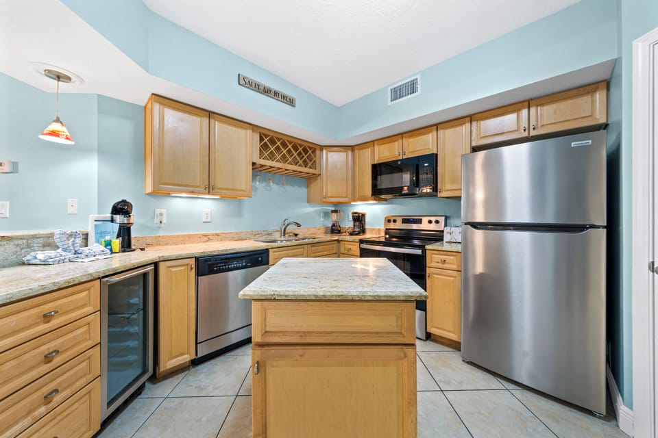 Signature Condo, 3 Bedrooms, Balcony, Beach View | Private kitchen | Fridge, microwave, oven, stovetop