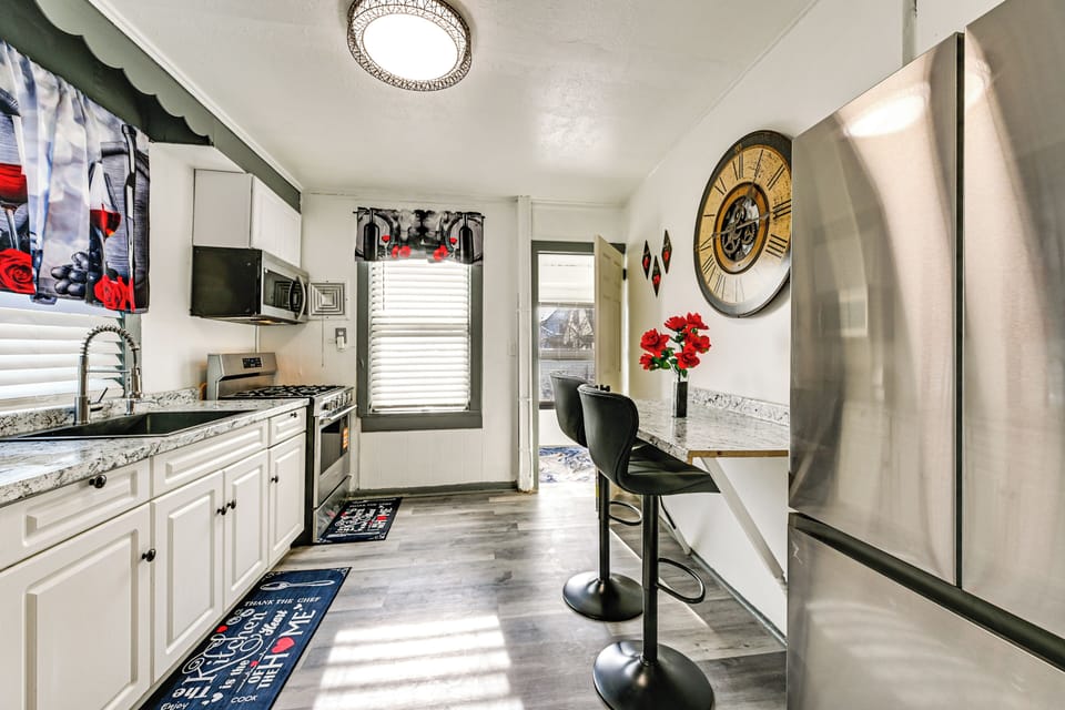 Single-Story Apartment | Free WiFi | Central A/C & Heating