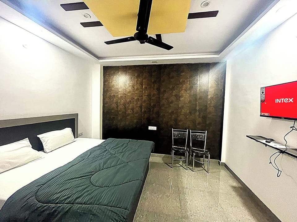Comfort Room | In-room safe, soundproofing, free WiFi