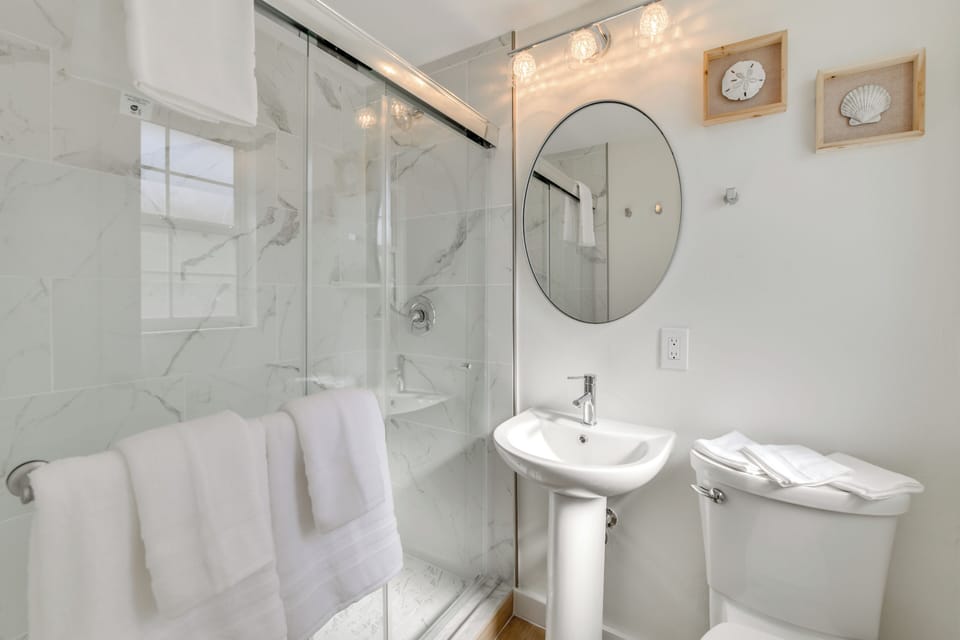 Full Bath | Towels | Hair Dryer
