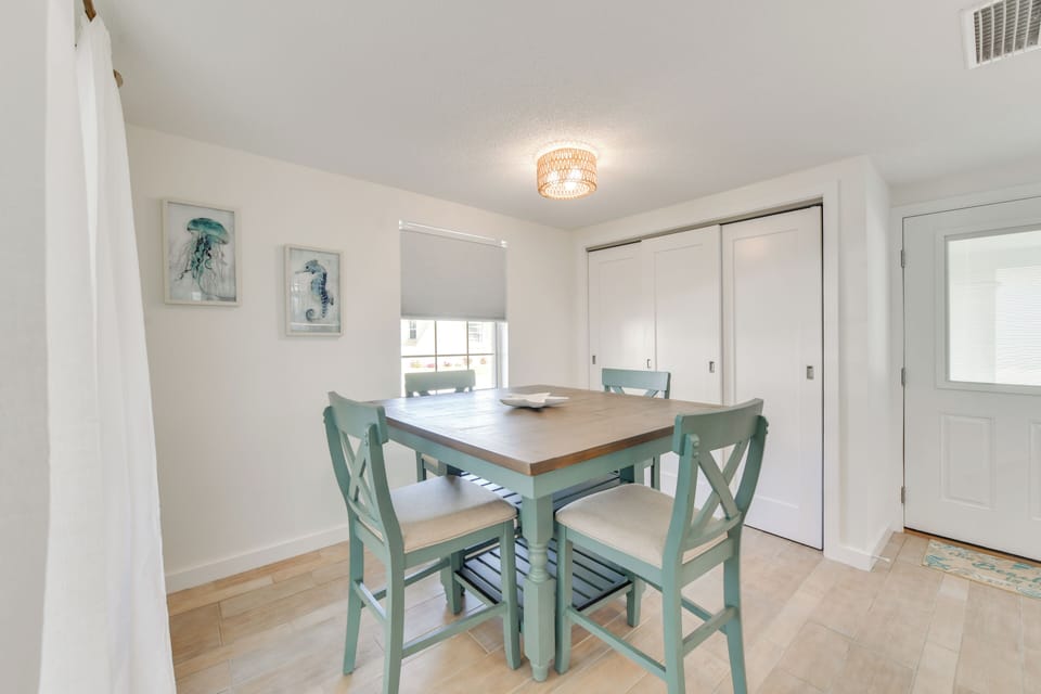 Dining Area | Dishware & Flatware